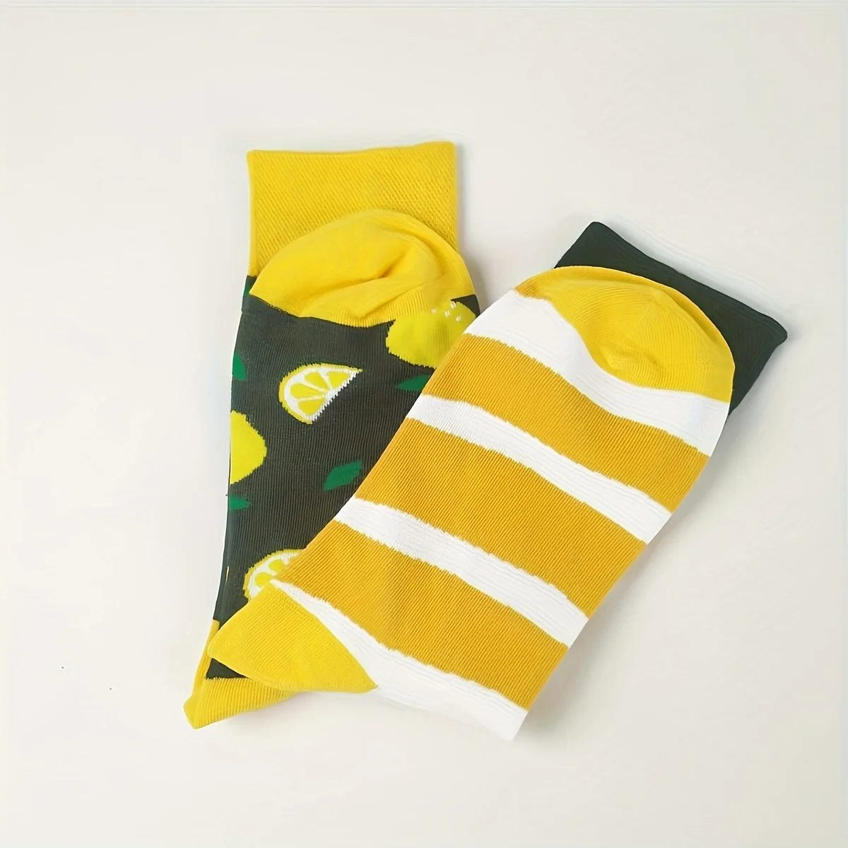 زوج واحد من الجوارب الصيفية ذات الطابع الليموني للنساء - جوارب قطنية مريحة لمنتصف الساق بتصميم مخطط ومطبوع