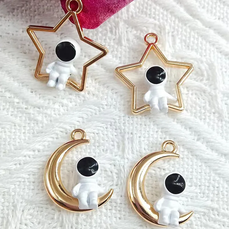 10 Uds. De bonitos colgantes de astronauta con estrellas recogedoras, colgante de aleación esmaltado para fabricación de joyería, pulseras flotantes para parejas DIY