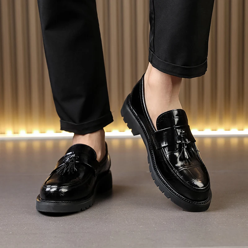 

Men Small Fringe Loafers PU Embossed Fashionable and Comfortable Gentlemen Business Formal Shoes