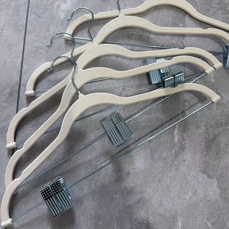 5PCS Adult Flocked Clothes Hanger With Clips Non Slip Trousers Rack No Trace Plastic Hanger For Clothing Store Daily Drying