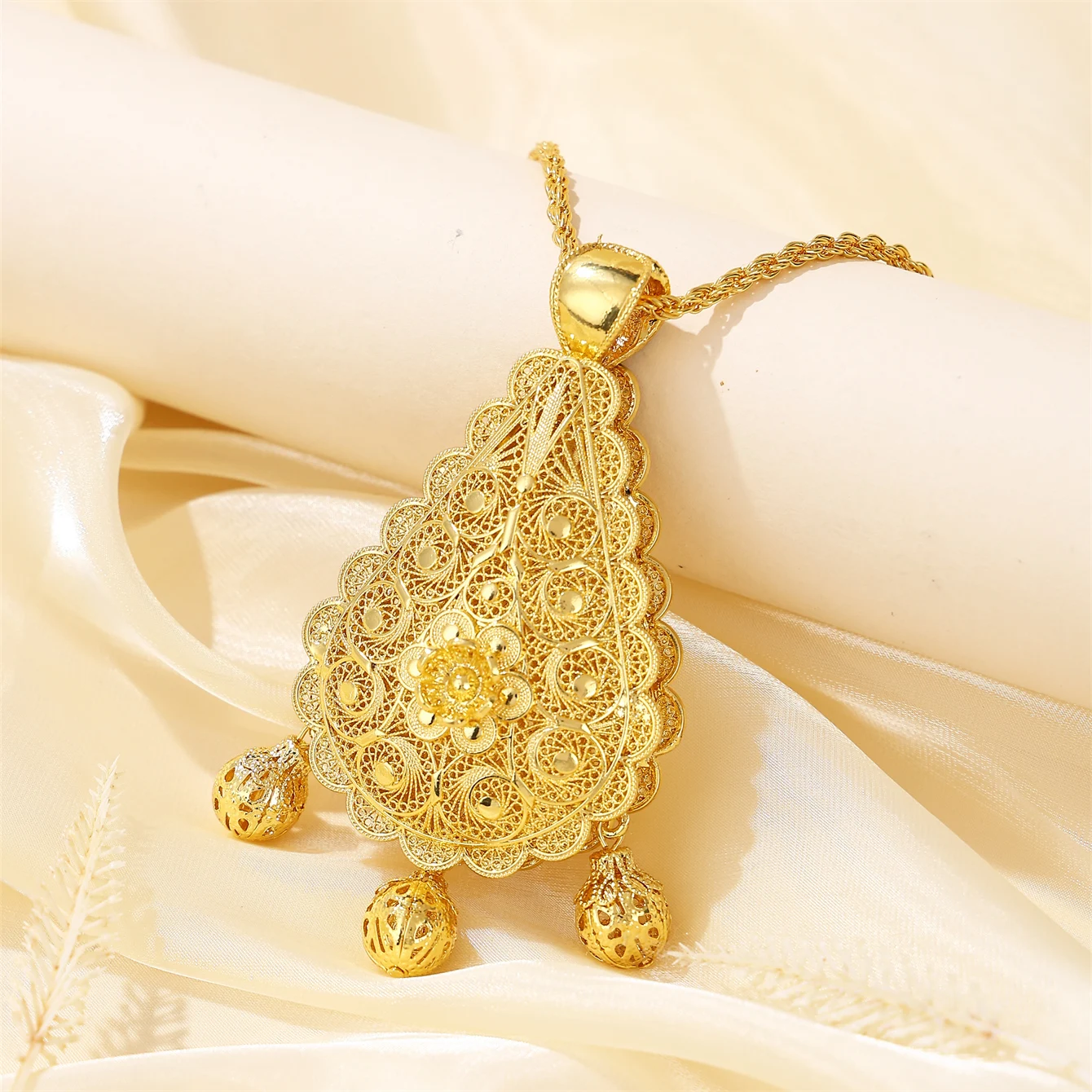 Algerian Flower Pendant Necklace Arab Women's Necklace Master Carved Texture Bridal Gown Jewelry Gift image 2