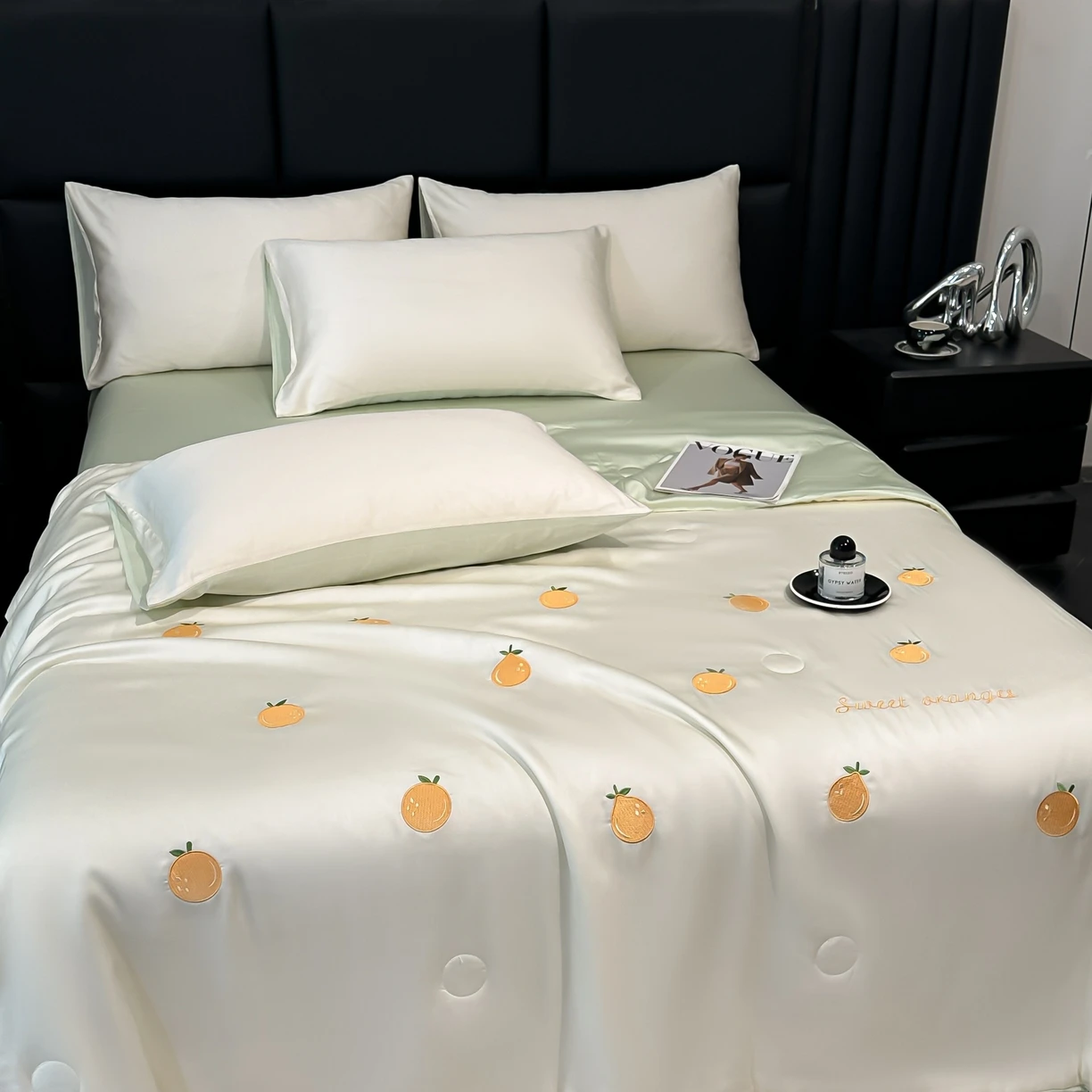 The New Washed Tencel Embroidered Duvet Cover Features Exquisite Embroidery Craftsmanship That Is Lively and Lifelike