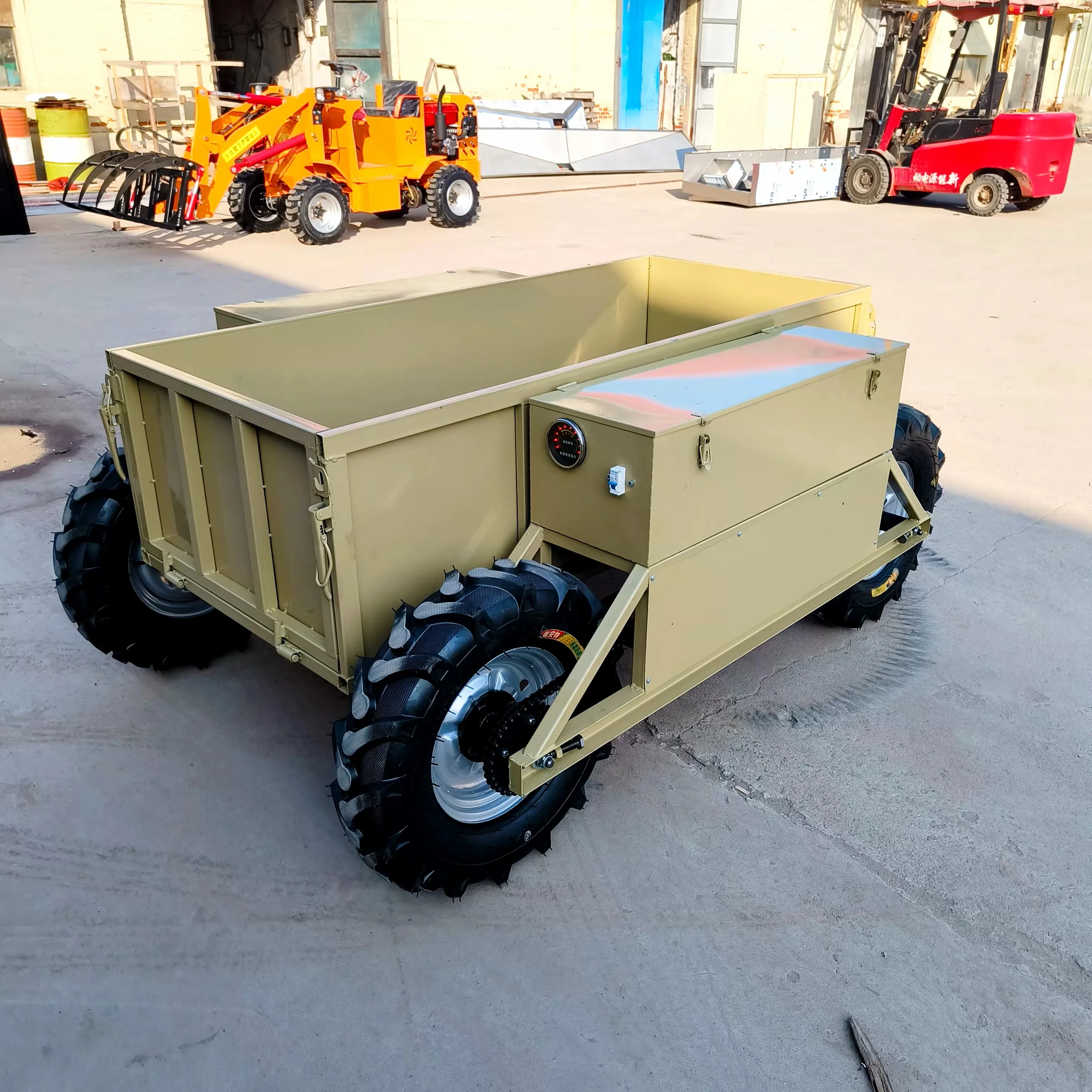 Ferngesteuerter All-Terrain-LKW. Schwerer Hub-LKW. Intelligente Fernbedienung