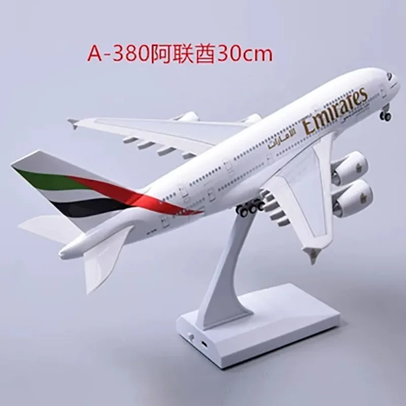 Plastic 1/200 Scale Airplane Model A380 C919 B787 A330 B747 A350 UAE Panda Lufthansa Airline Air With Light Wheels Model Toy