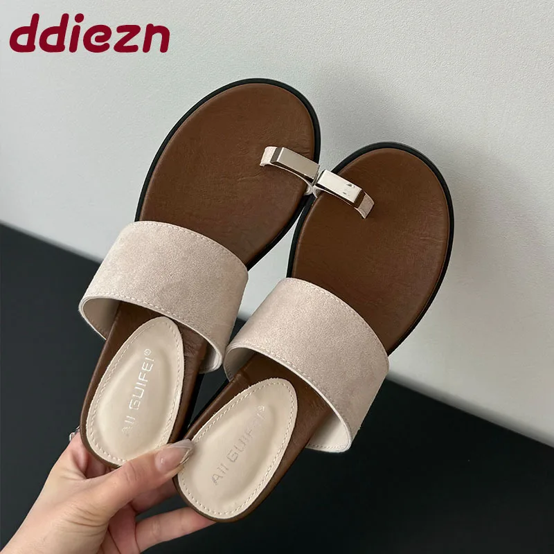 

Модные металлические женские тапочки на плоской подошве, сандалии с круглым носком, женские летние пляжные шлепанцы на плоской подошве, шлепанцы, обувь для женщин, шлепанцы