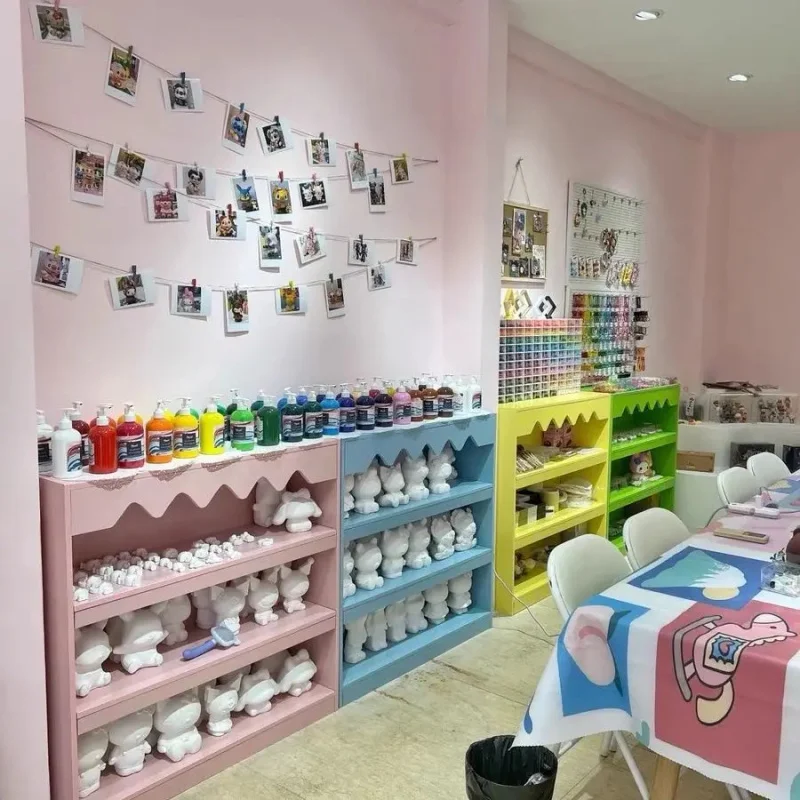 

Мебель и декор для кондитерских магазинов, оформление витрин и дизайн кондитерских лавок.