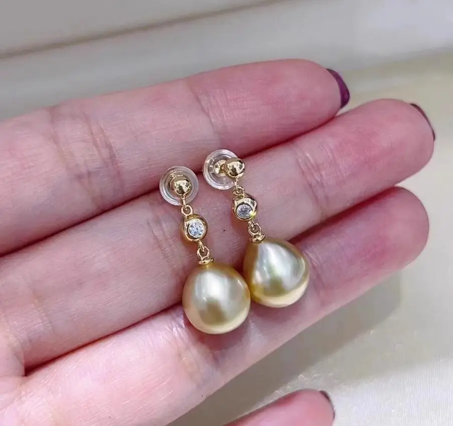 

Потрясающая пара серег из натурального золота Южных морей диаметром 8*10 мм с белым жемчугом 925-х годов