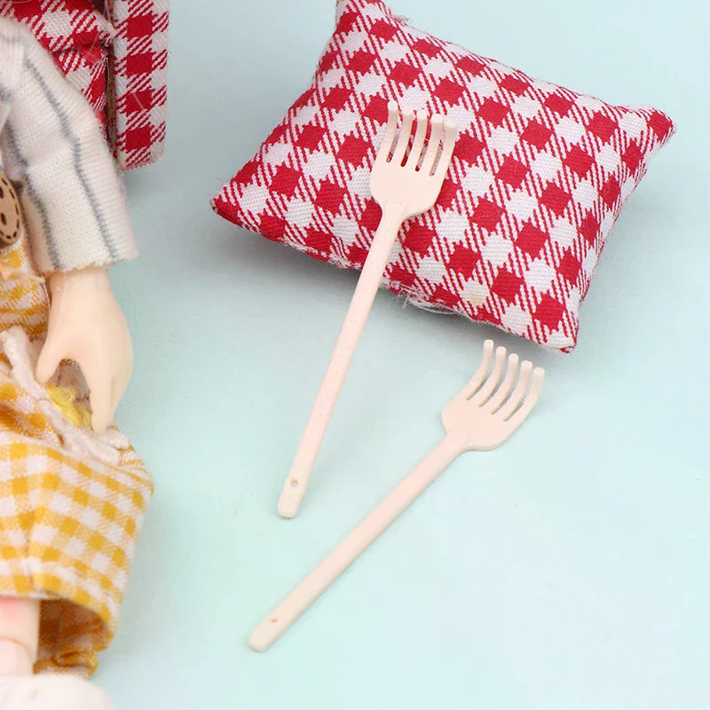 

2pcs 1:12 Dollhouse Miniature Mini Back Scratcher Model Decoration Accessories Toys