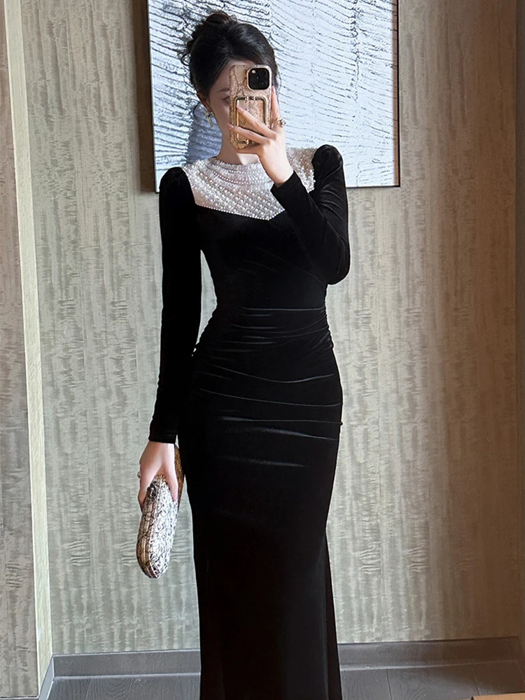 ชุดราตรีผู้หญิงสไตล์วินเทจหวานหรูหราประดับมุก จับจีบทรงหางปลา สีดำ ยาว สำหรับงานพรอม