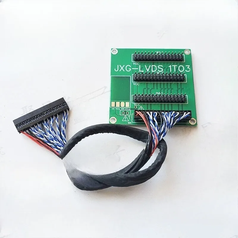 Driver board advertising machine signal 1 point 3 same screen display high definition 1 point 2 small screen display transfer
