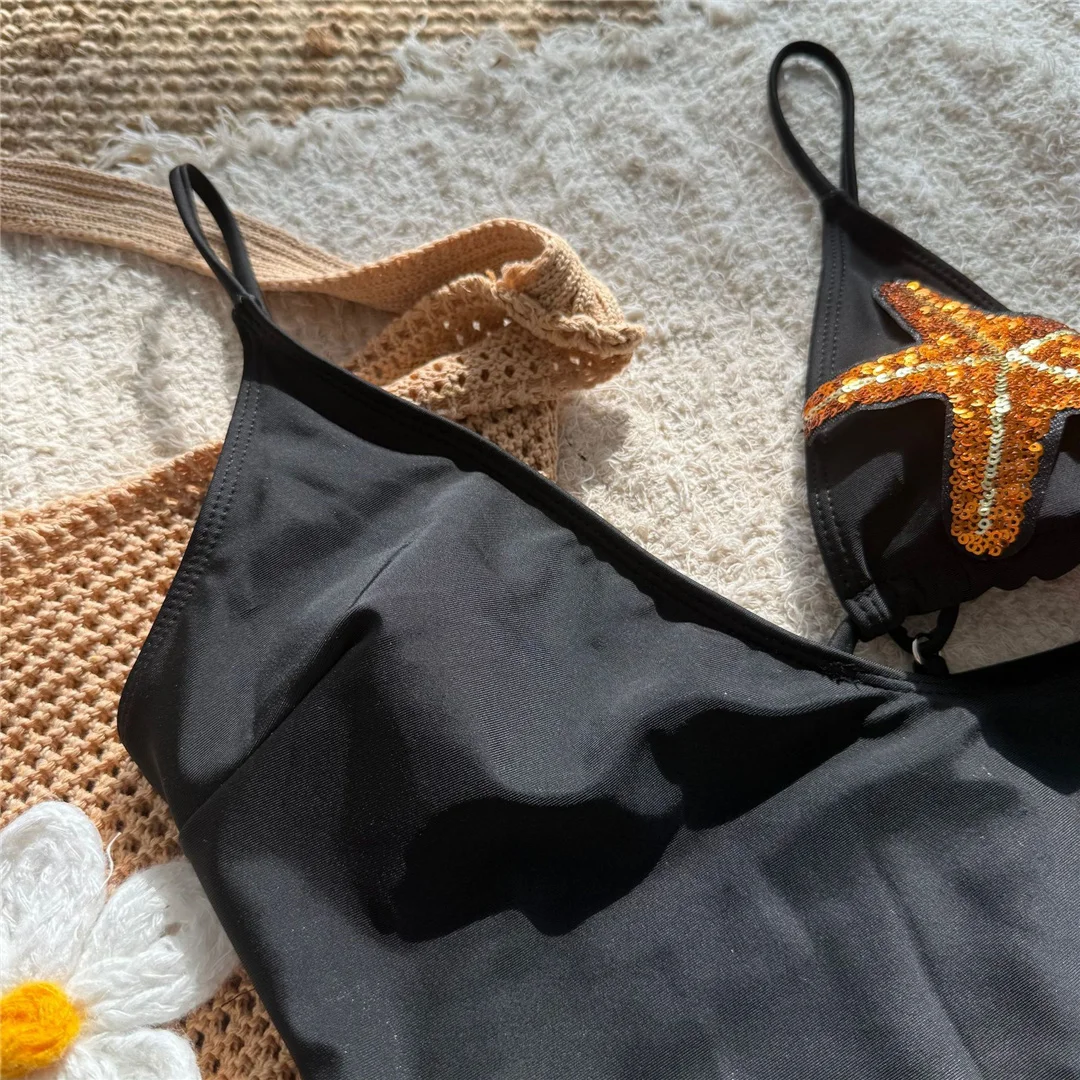 Sexy asymmetrischer, glänzender Badeanzug mit Sternen-Pailletten, einteiliger Badeanzug für Damen, Monokini mit hohem Beinausschnitt, Badebekleidung, Badeanzug, Modell V7158. – Detail 11