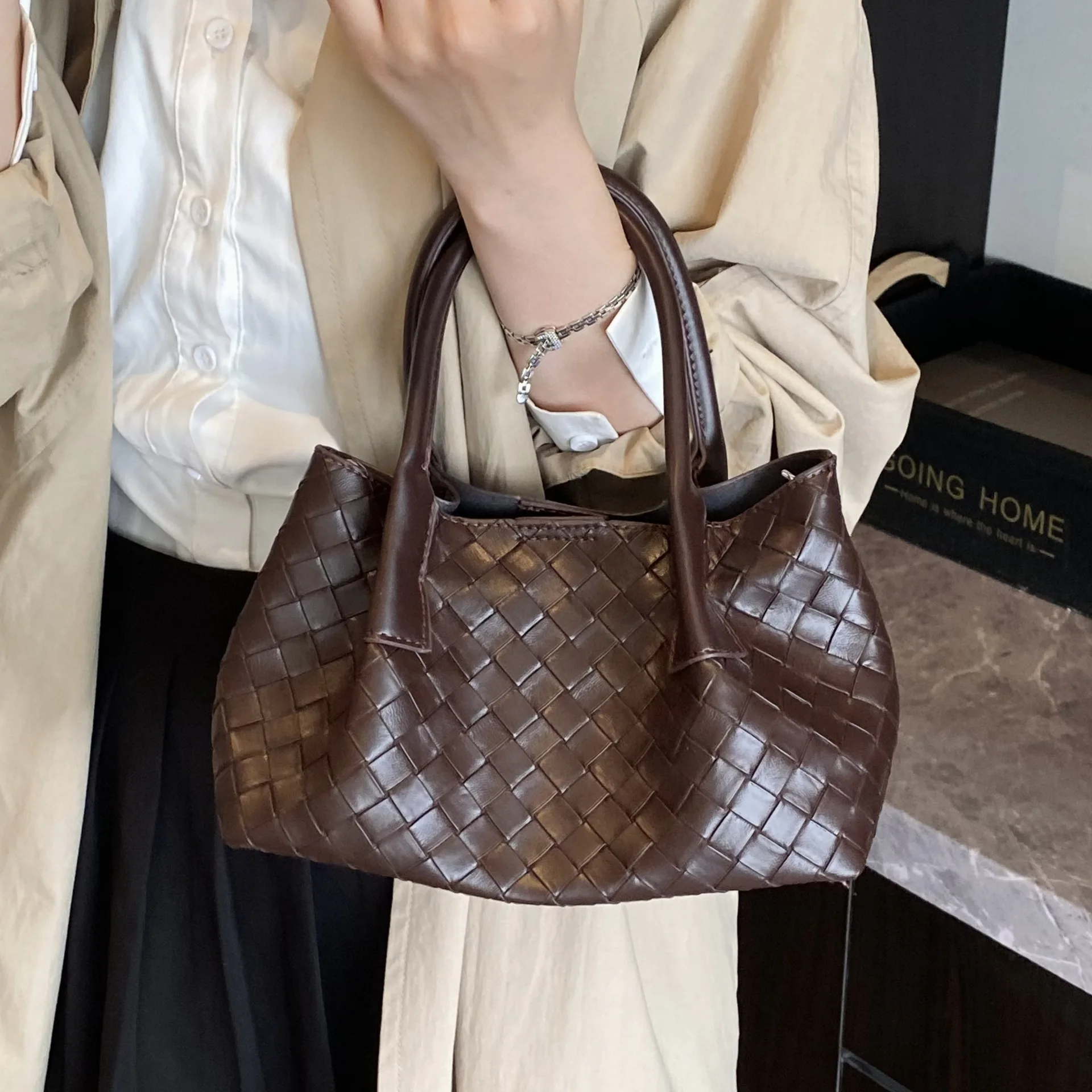 

​2025 Boho Raffia Tote Bag - Adjustable Bucket Crossbody Purse, Vintage Woven Shoulder Bag & Lightweight Chic for Women​
