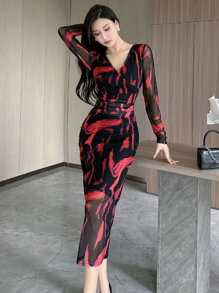 Vestido Midi E e Doce com Estampa, Manga Longa, Decote em V, Saia com Camada de Tule, Vestido Base de Chiffon de Cintu...