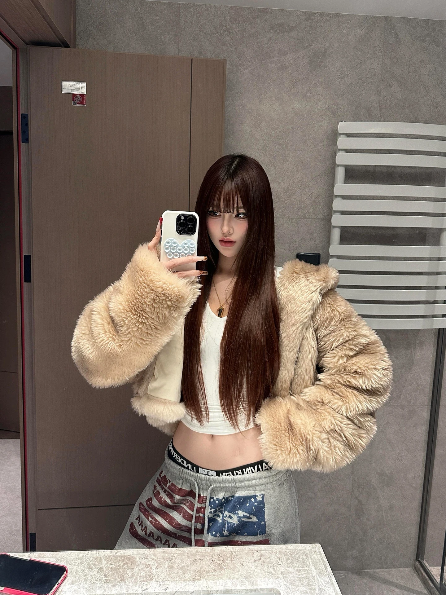 

Eco-Friendly Thi Lamb Fur Jaet Women's ort Sle Korean Design Casual Warm Windproof Zipper Closure Hat Included