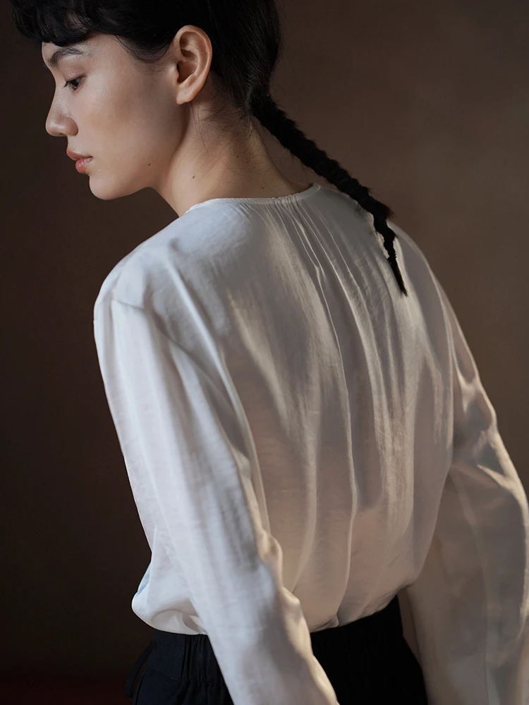 

Хакикики Miss Satin Feel Long Sve round Ne плиссированные свободные для похудения и поездок на работу для женщин Ele Faion повседневная одежда