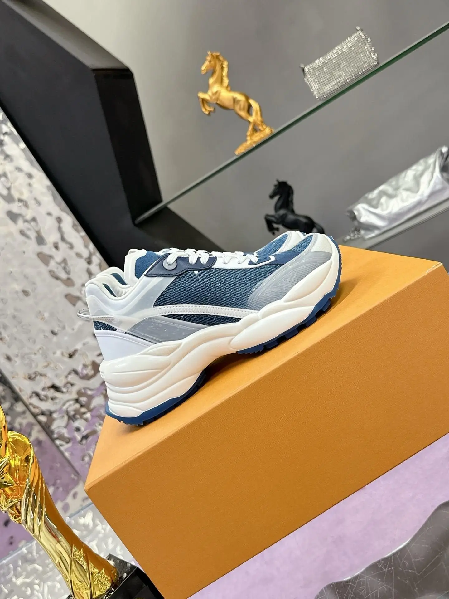 Unisex Denim Sequin Splicing Casual Sports Shoes, Anti-slip Thick Sole Heightening Versatile Commute Shopping Dad Sneakers