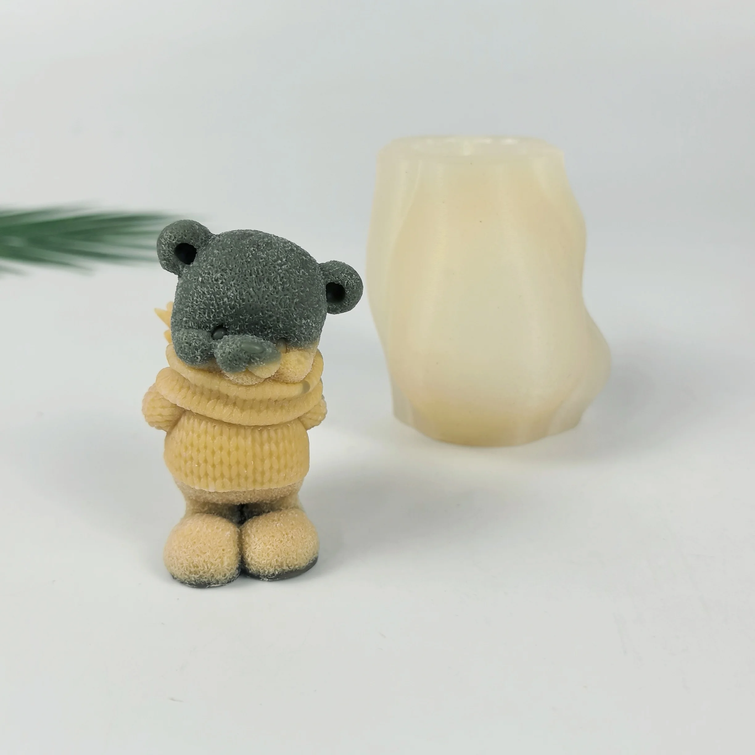 

3D Animals Mold Bouquet Sweater Bear Moulds Silicone Candle Soap Molds Clay Resin Wedding Birthday Candles Handmade DW0740