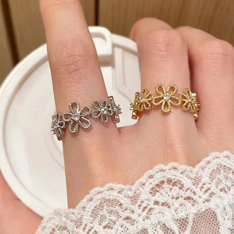 

Retro Hollow Out Lace Flowers Open Rings for Women Fashionable Versatile Daily Accessories Party Birthday Gift