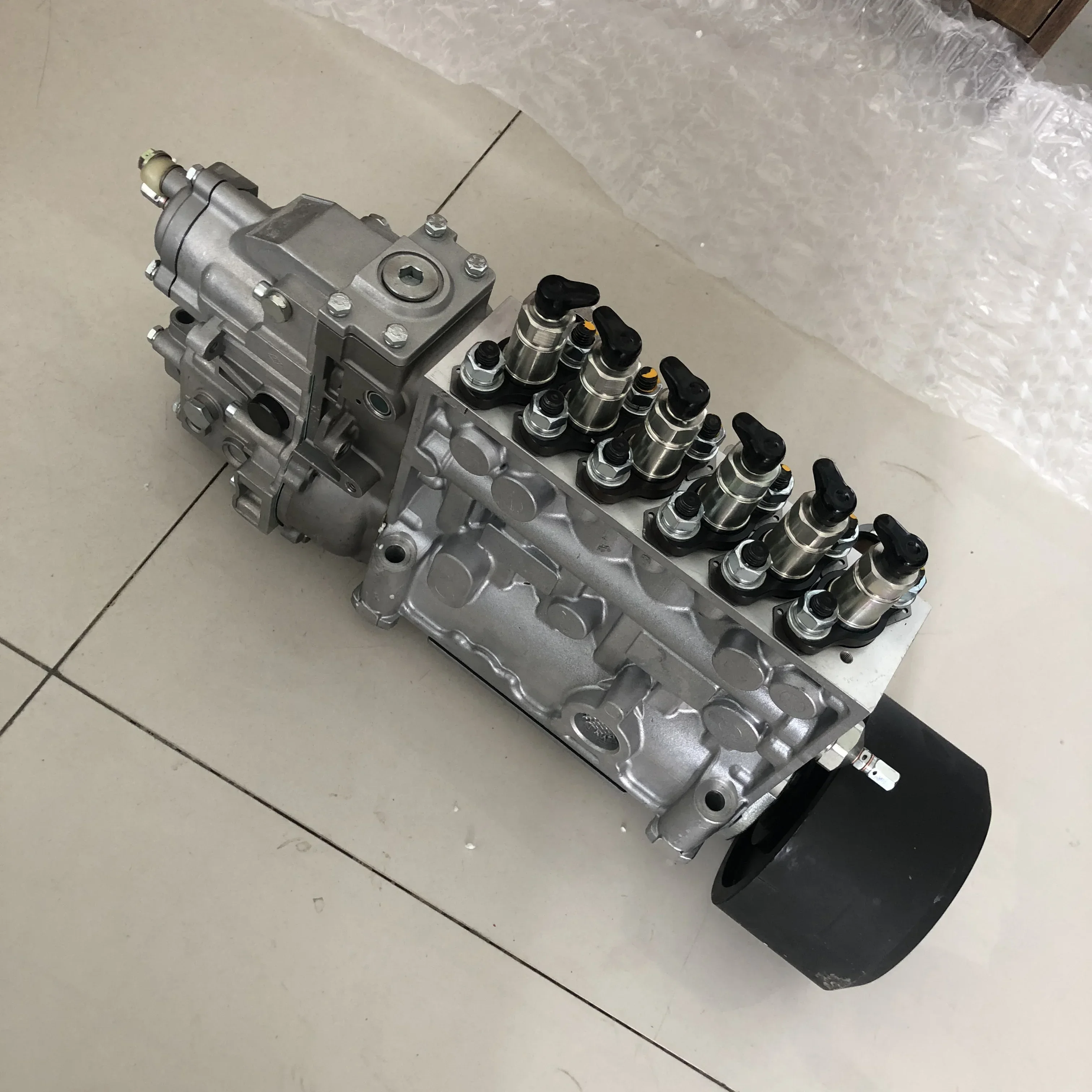 

Топливный насос двигателя Huida SAA6D170E-5 6245-71-1101 Топливный насос