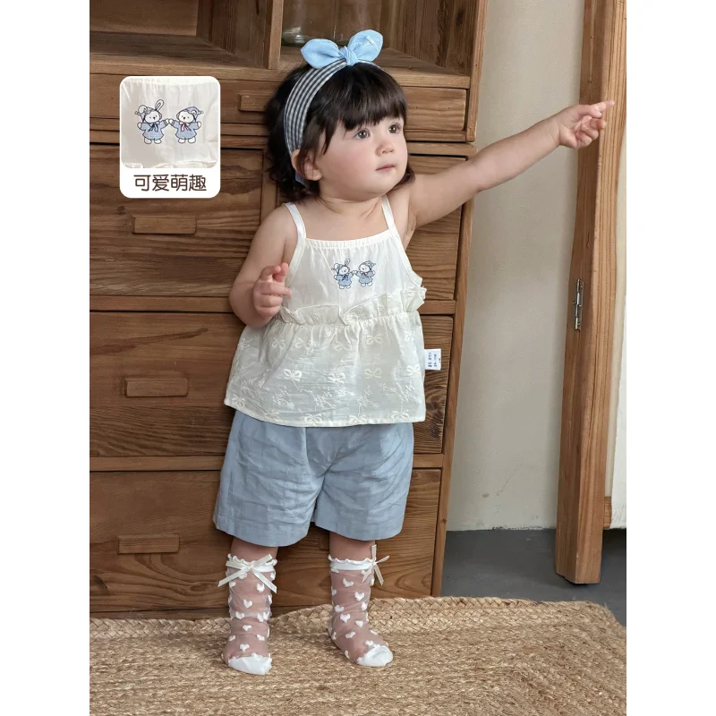 

Baby summer outfit2026New stylish summer sleeveless two-piece set for girls with tank top and cropped pants
