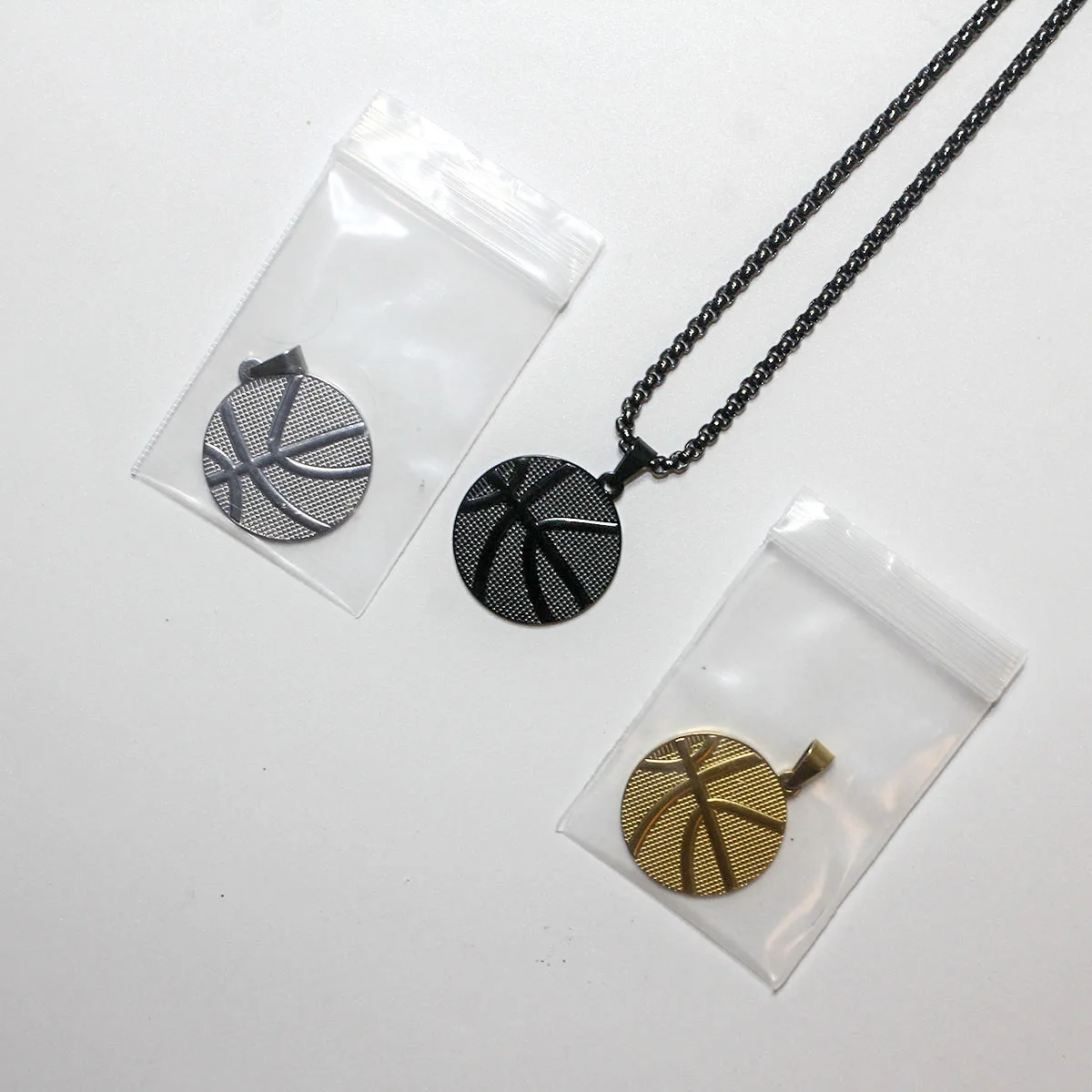 قلادة كرة السلة من الفولاذ التيتانيوم، قلادة زوجين للجنسين، نمط الهيب هوب الشارع، صب قطعة واحدة، لا يصدأ أبدًا