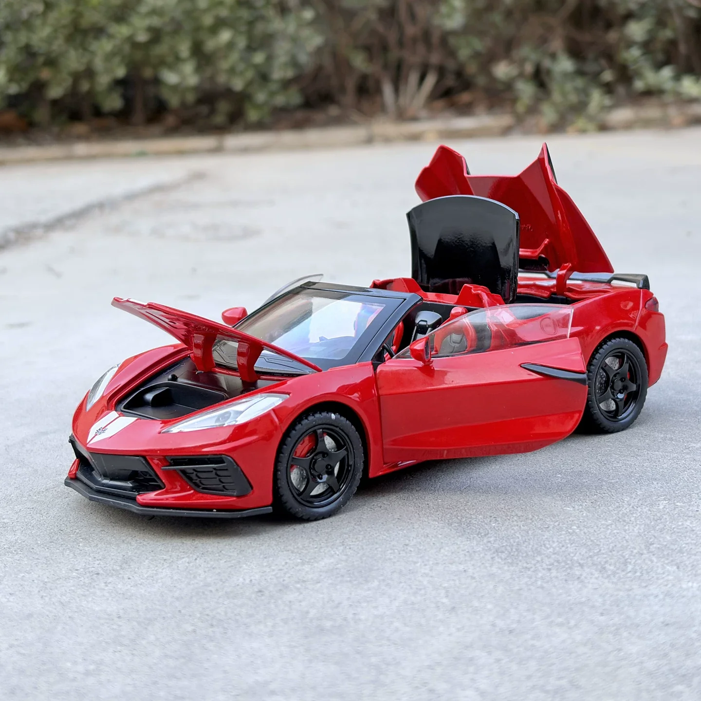 

1:22 C8 Stingray Sports Car Alloy Metal Diecast Model Car Sound And Light Pull Back Simulation Decorate Gift