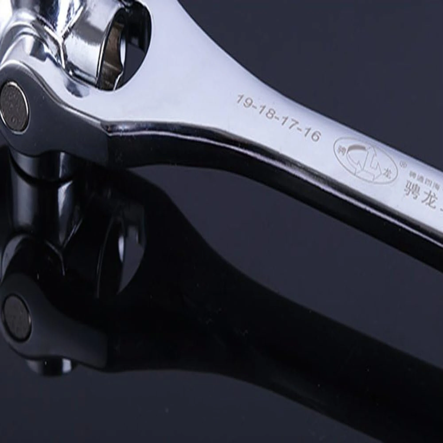 مفتاح ربط سداسي 8 في 1 أساسي ومريح ومتعدد الاستخدامات مع رأس دوار مغناطيسي لمالك الكلاب - مقاس تمامًا عند