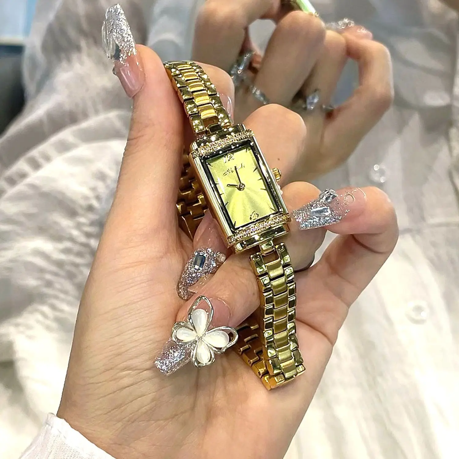 Quadratische Damenarmbanduhr mit Stahlarmband im gleichen Stil، ein modisches und luxurieszes Accessoireleri Damen. #2