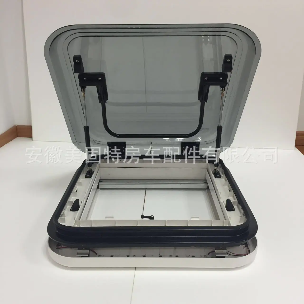 

Aluminum RV Skylight With Sunshade Curtain LED Light For Camper Travel Trailer