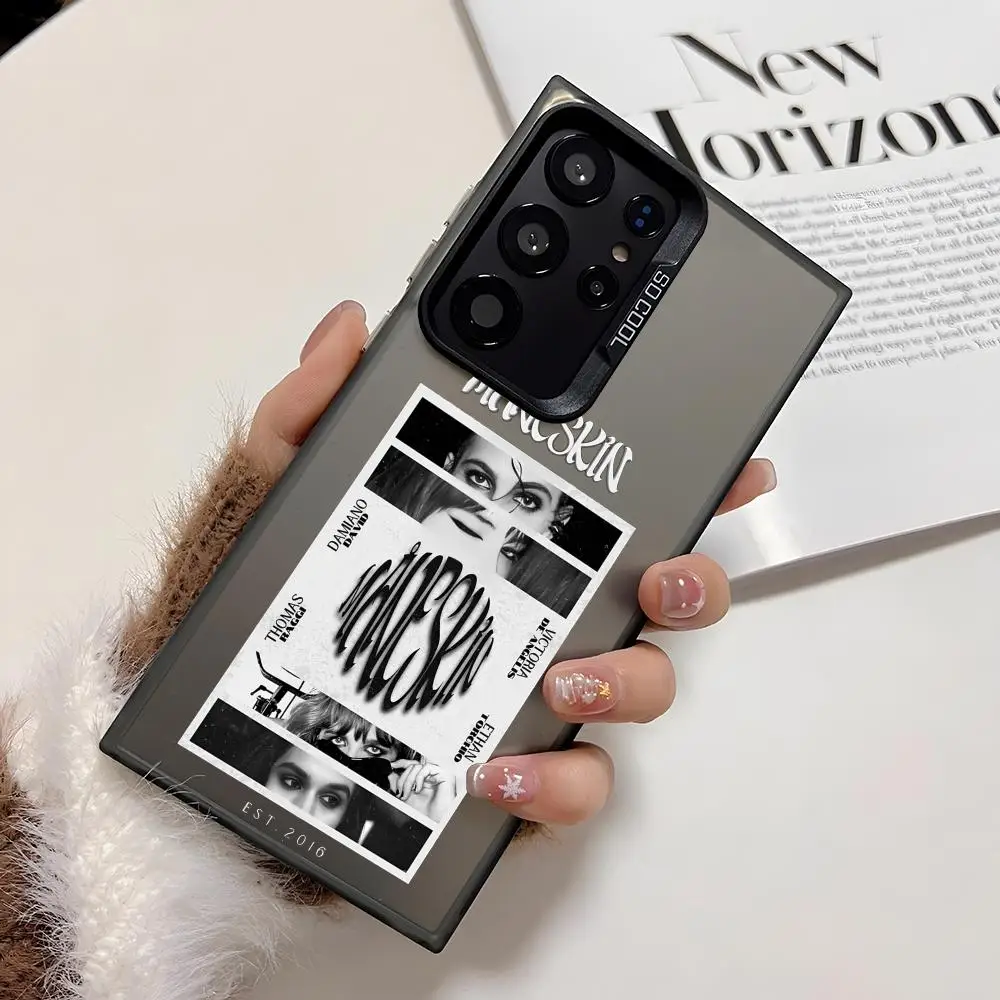 マネスキン D-ダミアーノ デビッド スマホケース サムスン ギャラクシー S25 エッジ S24 S23 S22 S21 S20 ウルトラ用 シリコン シルバー カバー