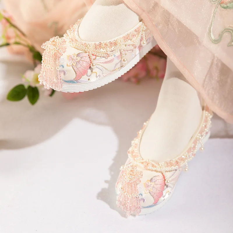 

2024 Spring New Style Elegant Within The Increase In Fabric Tassel Tilt Head Shoes Embroidered Beaded Embroidery Shoes