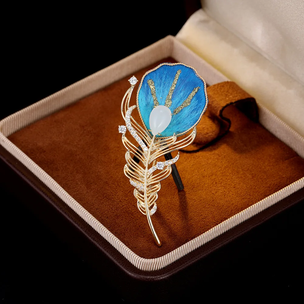 Легкая роскошная брошь в китайском стиле с синими перьями, высококачественный женский аксессуар для одежды, брошь и булавка, новинка 2023 года