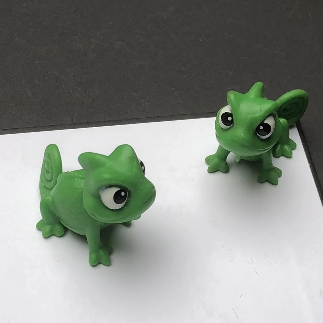 Pascal Frog: The Cutest tiny chameleon toy that became my daughter's favorite room decoration and gift surprise