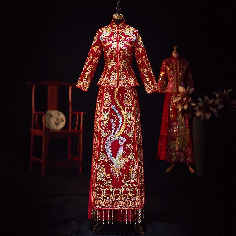 

2024 Traditional Chinese Bride Wedding Dress Xiuhefu Toast Dress Exquisite Stand Collar Phoenix Embroidery Dragon Phoenix Gown