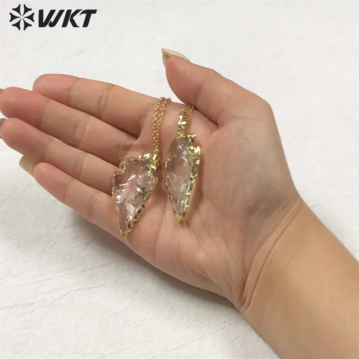 wt-n1330-romantic-natural-quartz-crystal-necklace-fashion-arrowhead-shape-raw-stone-for-women-jewelry-decoration-wholesale