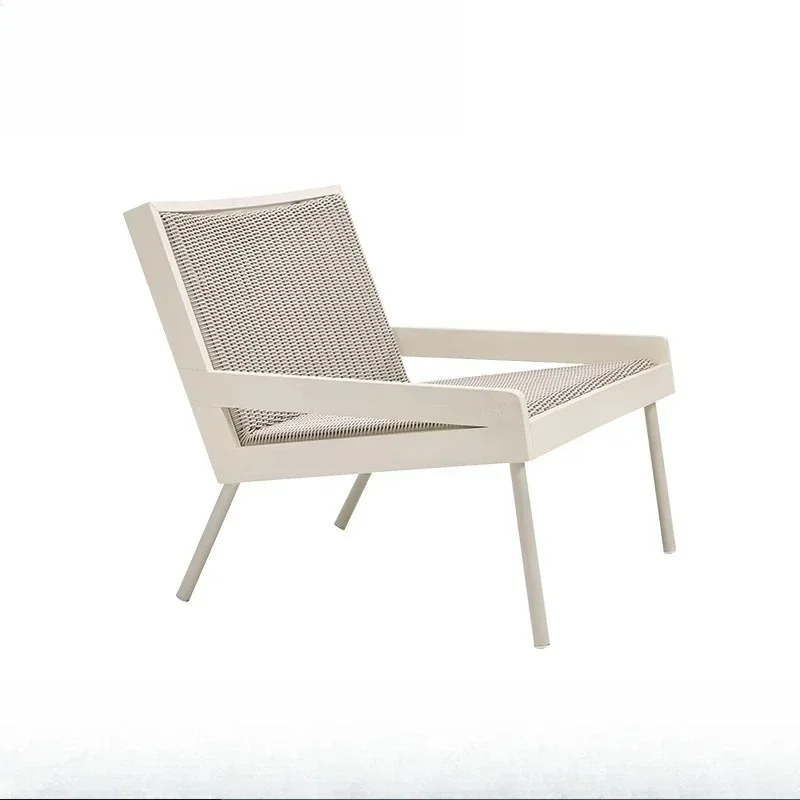 Poltrona per divano da esterno, sedia nordica in rattan di legno anticorrosivo, combinazione tavolino da caffè, cortile esterno all'aperto