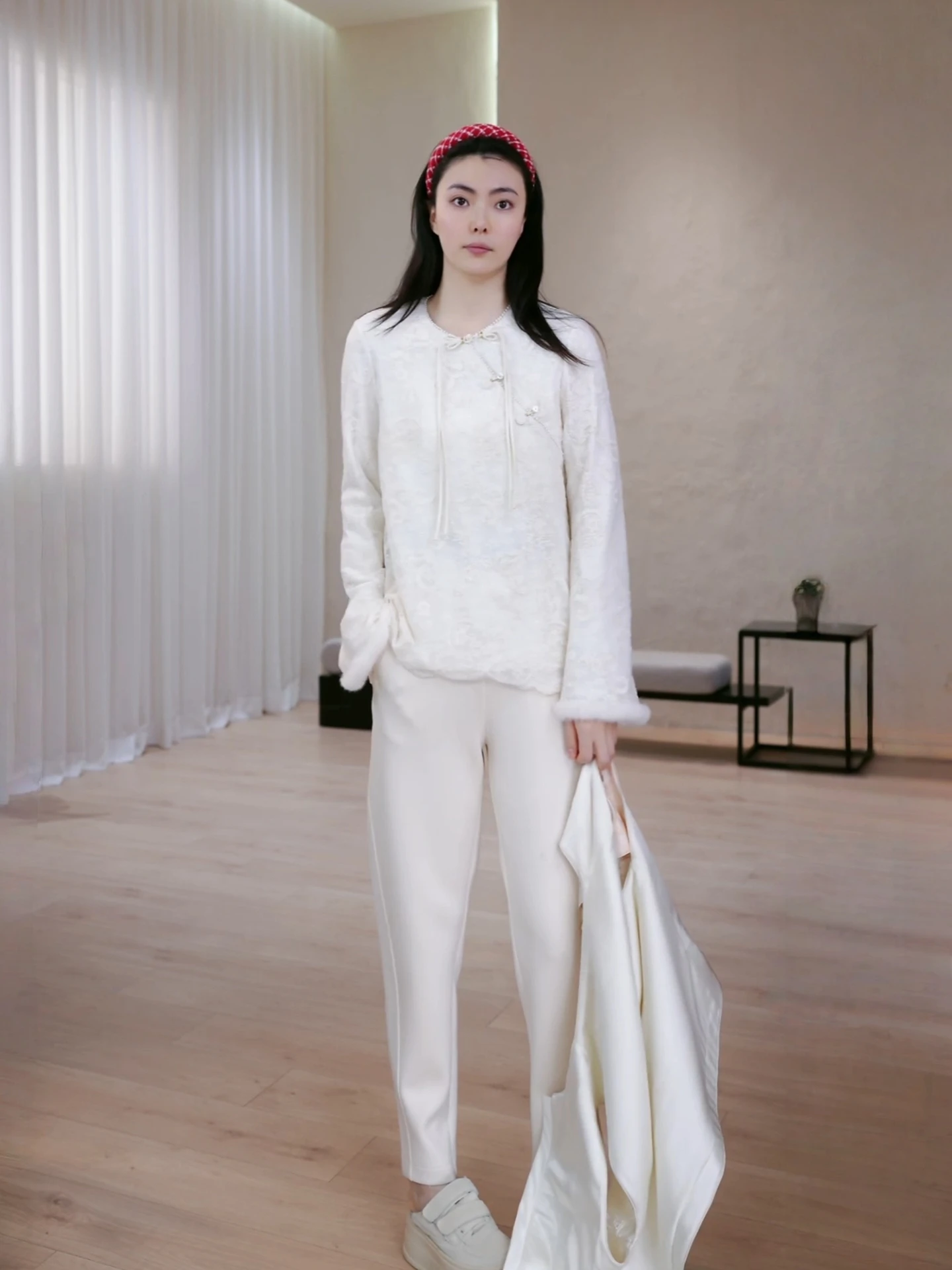 

Женская футболка с длинным рукавом, кружевными оборками и бахромой, на одной пуговице, из смесового хлопка, комфортная, дышащая, в китайском стиле, с круглым вырезом