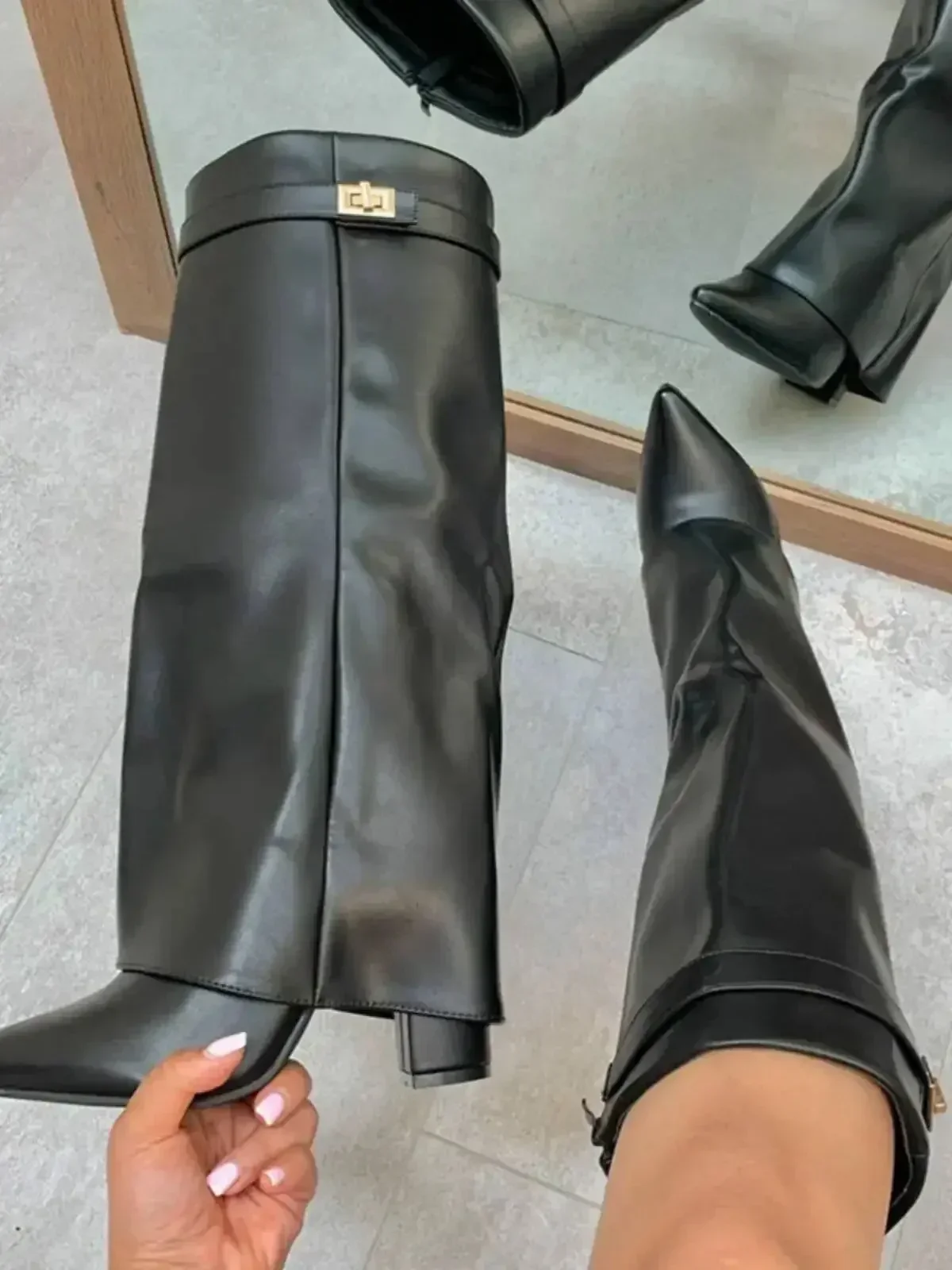 أحذية نسائية جديدة للخريف والشتاء بإبزيم معدني مدبب للركبة، أحذية سميكة بكعب عالي، أحذية عصرية متوسطة الساق