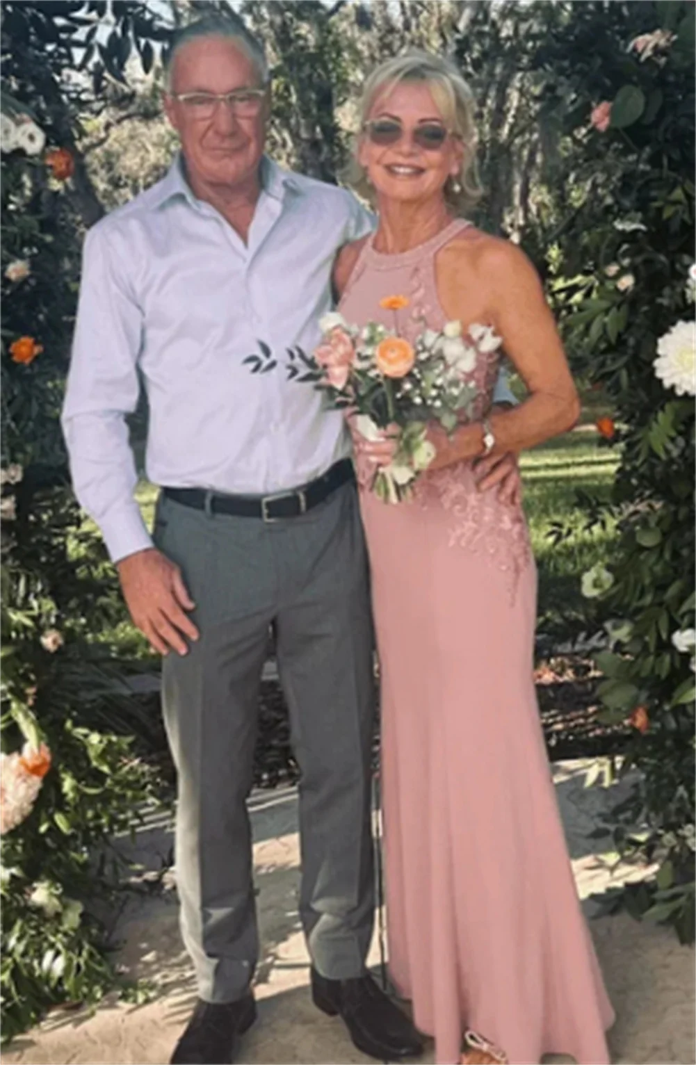 Vestidos largos de encaje azul personalizados para madre de la novia, vestidos de noche formales sin mangas con cuello Halter de sirena para boda