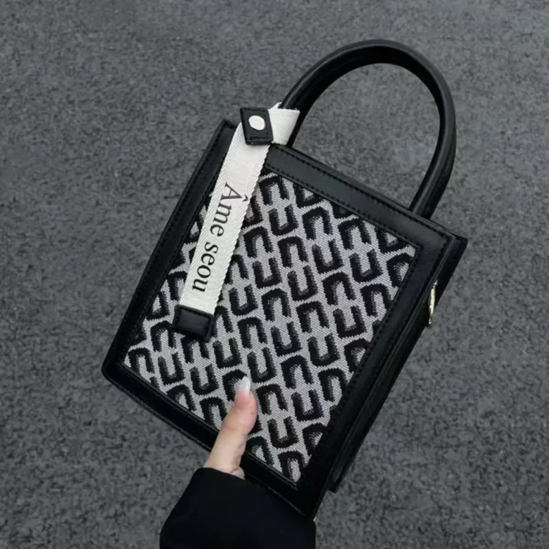الرجعية التطريز منقوشة حقيبة يد المرأة السوداء مربع صغير سعة قماش حقيبة كتف السيدات موضة فاخرة تصميم تحت الإبط حقائب