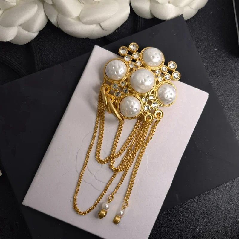 

Stylish and elegant high quality exquisite pearl brooch