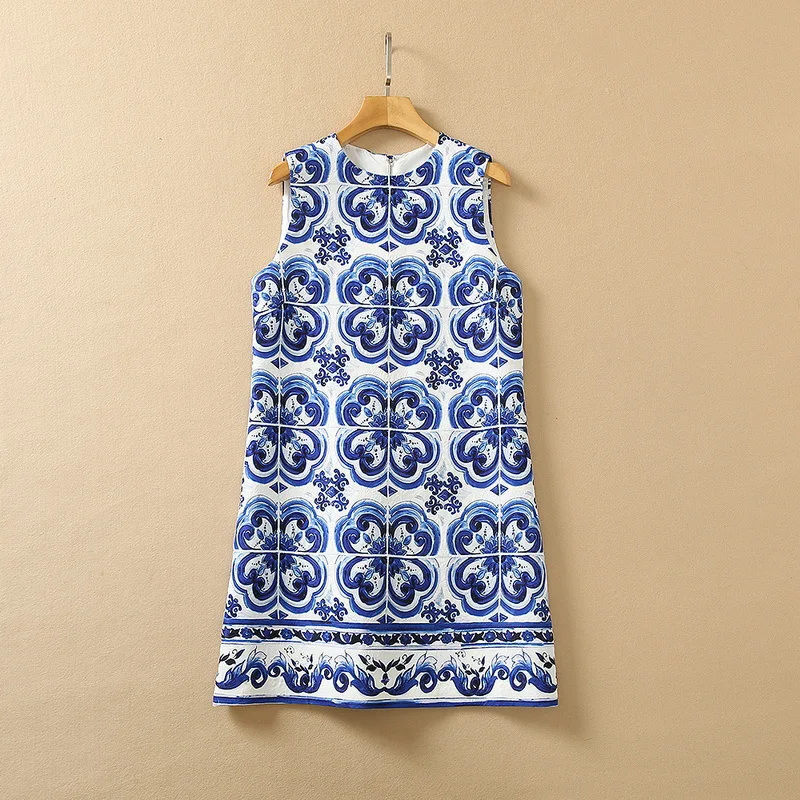 

European and American women's summer 2022 new Sleeveless round collar Blue court print jacquard Fashion dress