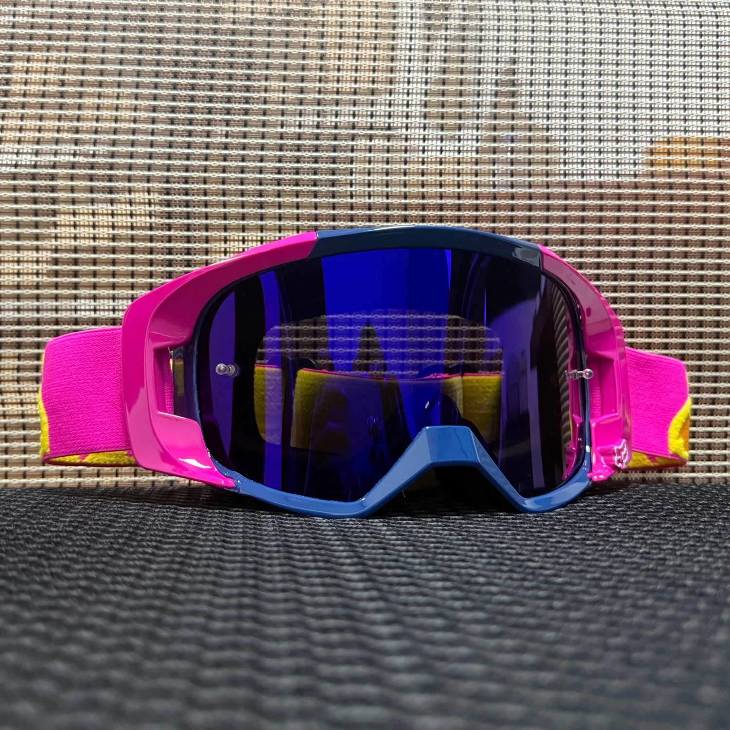 Professional High-Quality MX ATV Off-Road Goggles Anti-Slip UV400 HD Wind Dust Proof for Motorcycle Riding And Skiing