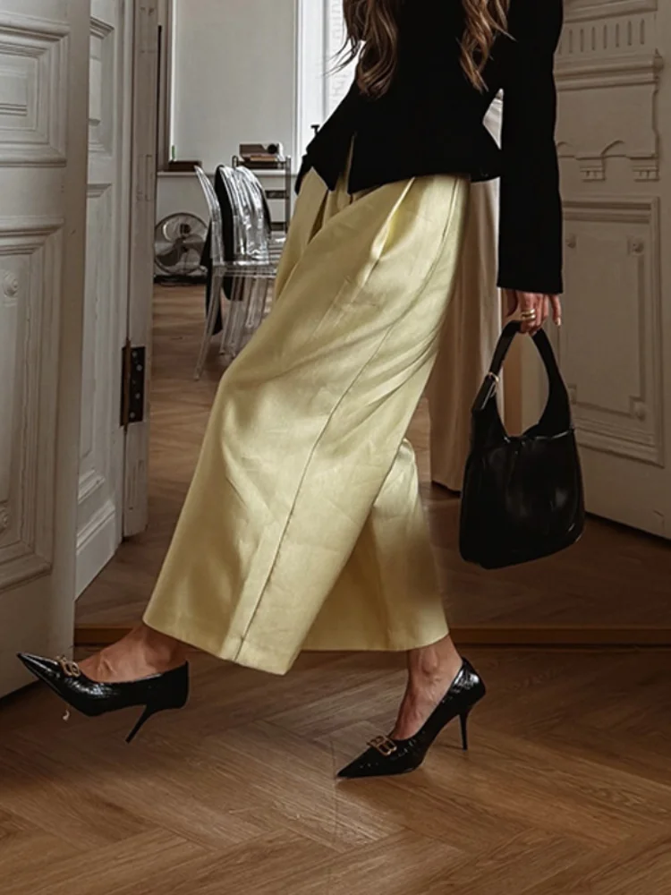 2026 Minimalistisches Luxus-Set aus hellem Satin: Schicker Blazer mit langen Ärmeln, V-Ausschnitt und Gürtel sowie Culottes mit weitem Bein – Damenbekleidung