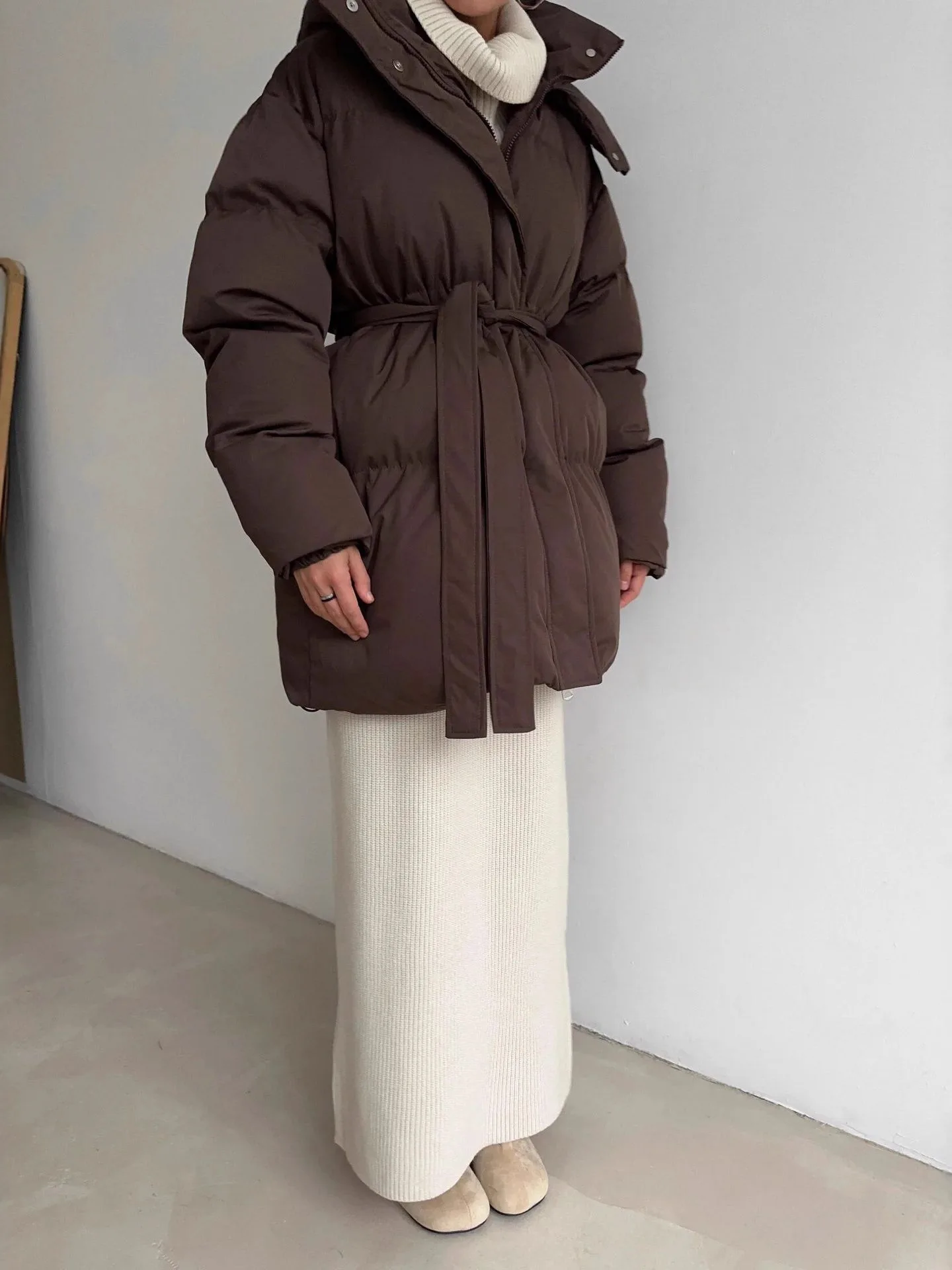 カジュアルな天安綿ジャケット レディース ミドル丈 ブレッドコート フード付き 細見え ブラウン アウター カジュアル スリム ウエストシェイプ
