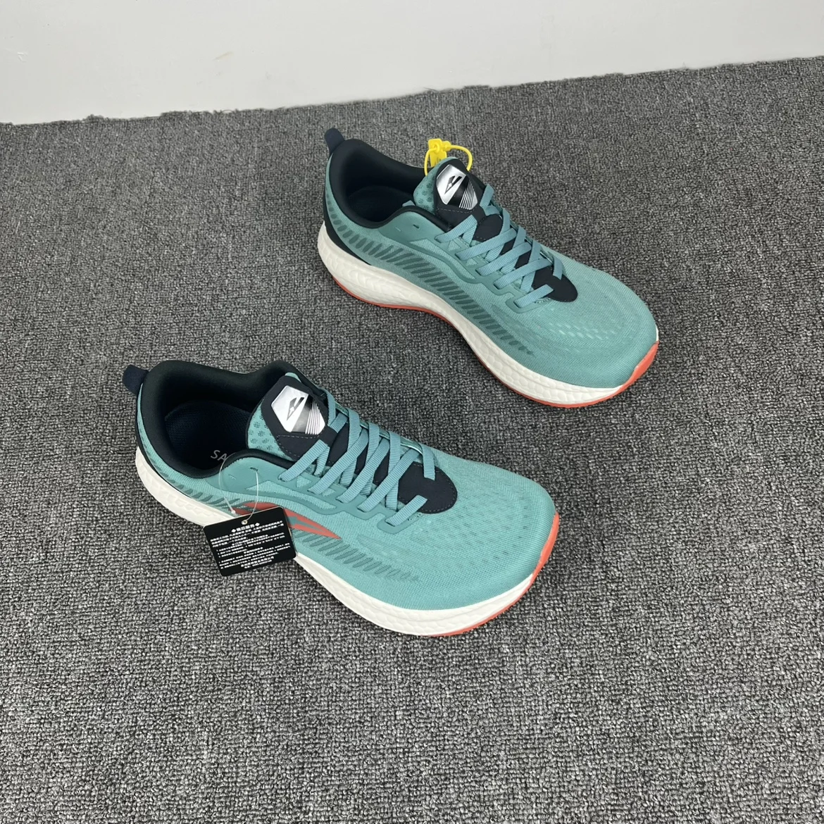 

Unisex Thickened Sole Wide-Fit Running Shoes Comfortable and Versatile Couples' Casual Footwear Fitness and Sports Trainers