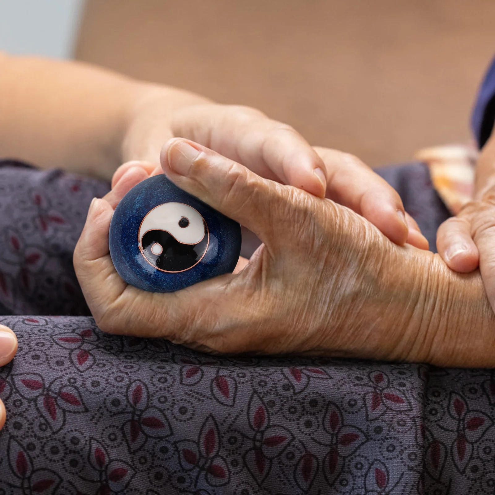 

2Pcs Enamel Yin Yang Chinese Hand Exercise Balls Fitness Handball Muscle Relaxation Meditation Massage Tool for Seniors Stress