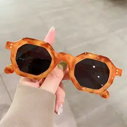 Vintage Polygon Square Women Sunglasses Fashion Hexagon Clear Ocean Len Shades UV400 Men Rivets Sport Protect Sun Glasses Oculus