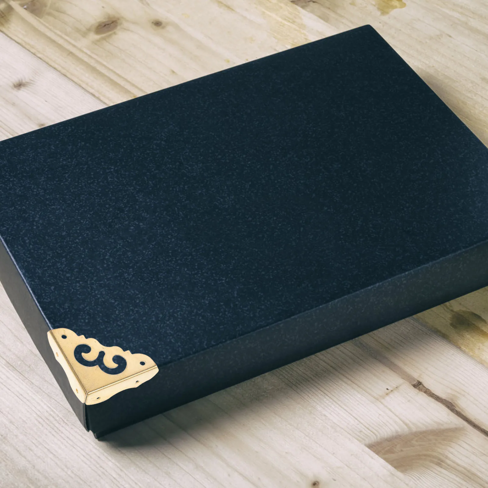 

4Pcs Brass Metal Corner Protectors Box Corners Wooden Case Triangle Guards Vintage Decorative Edge for Jewelry Furniture