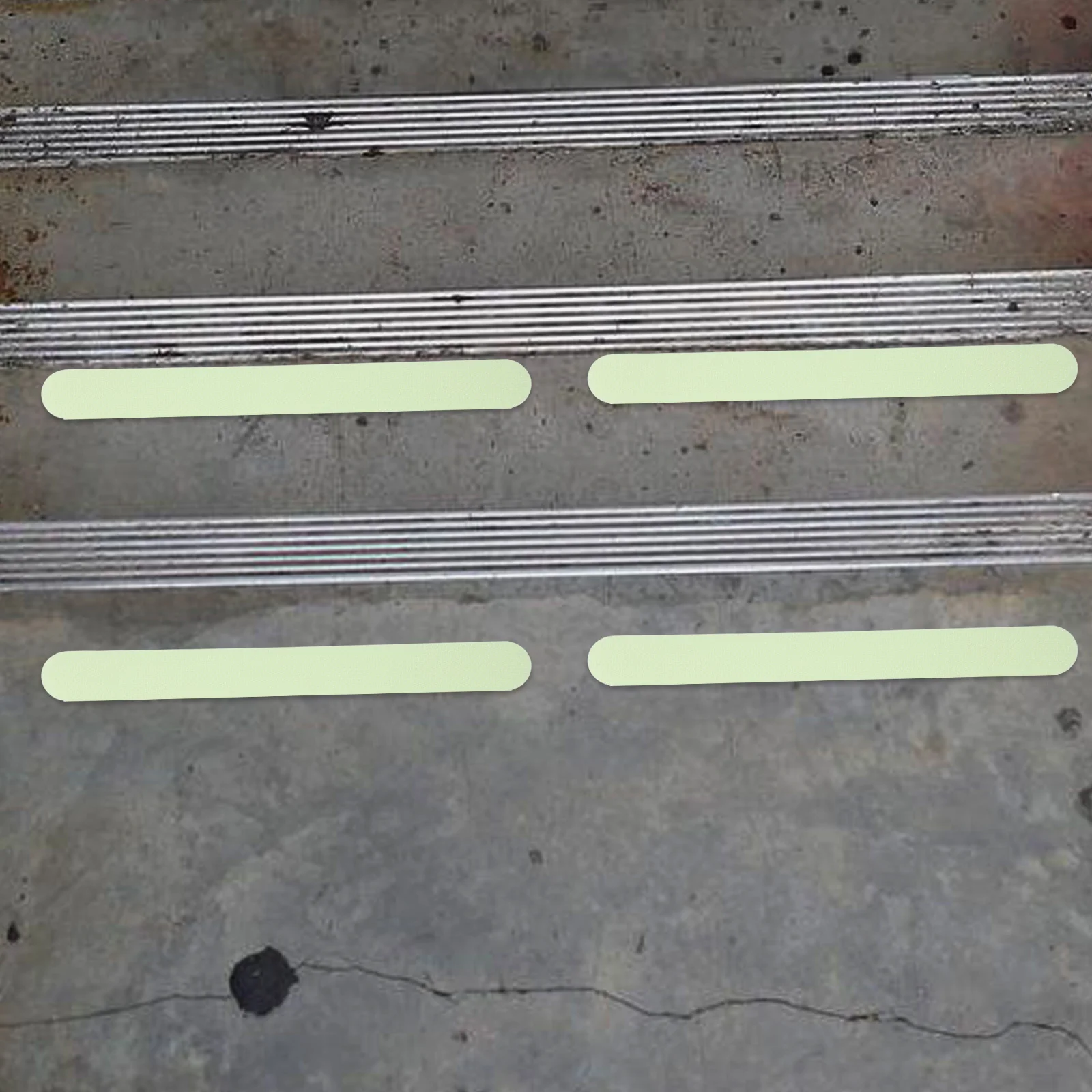 12 pezzi antiscivolo gradini per scale luminosi che si illuminano al buio nastro antiscivolo strisce di sicurezza per gradini esterni pavimenti doccia vasche da bagno